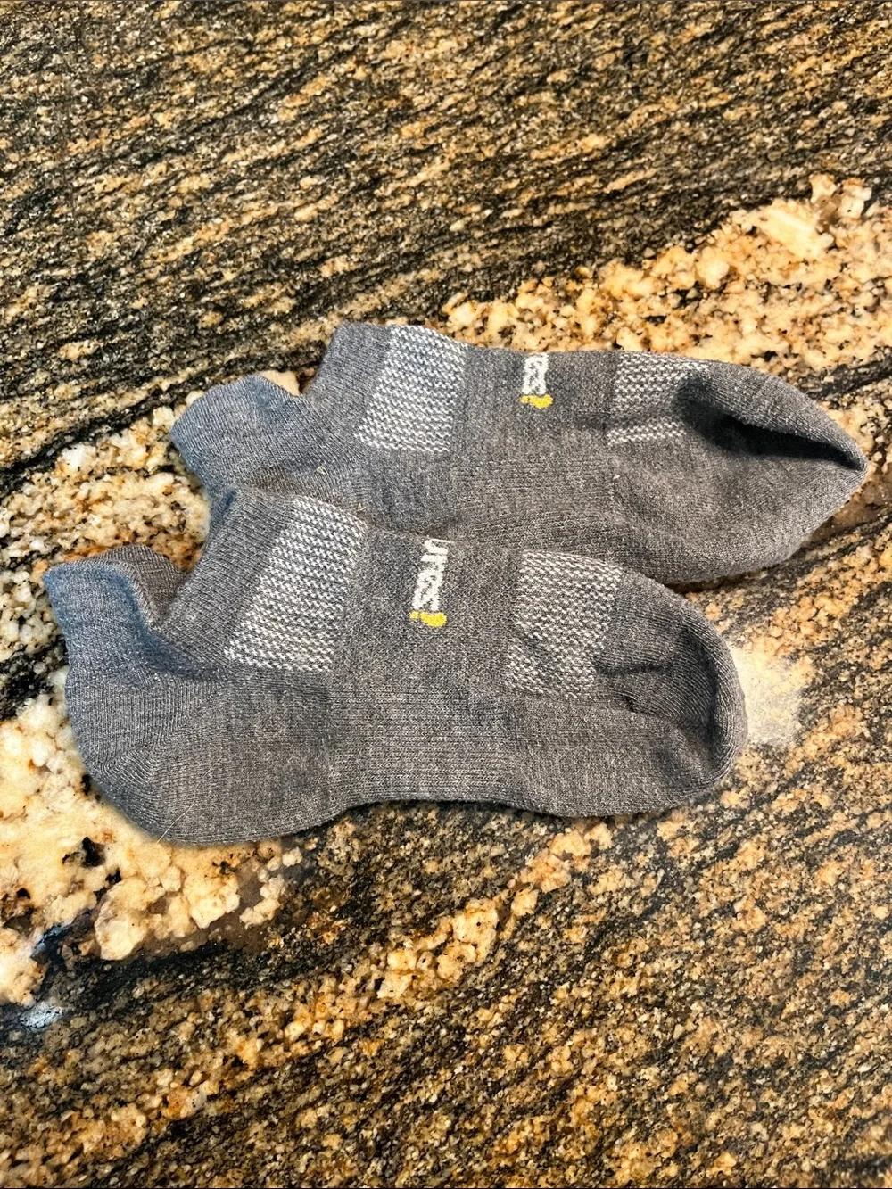 Feetures ankle, athletic socks, shoe size 6–8